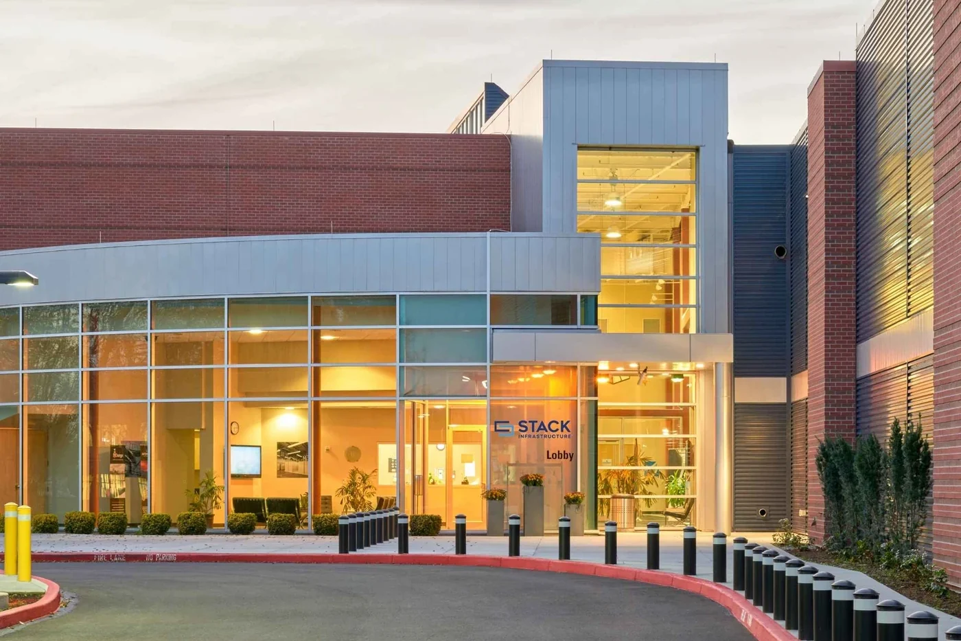 The Opus Interactive Hillsboro, Oregon data center at dusk.